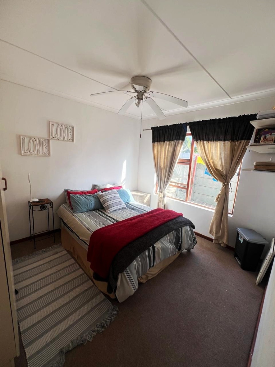 4 Bedroom Property for Sale in Britannia Bay Western Cape